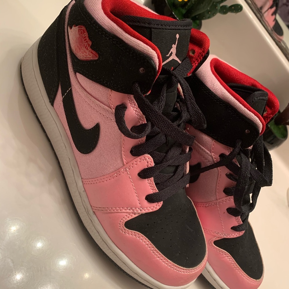 Jordan 1 Valentines Edition